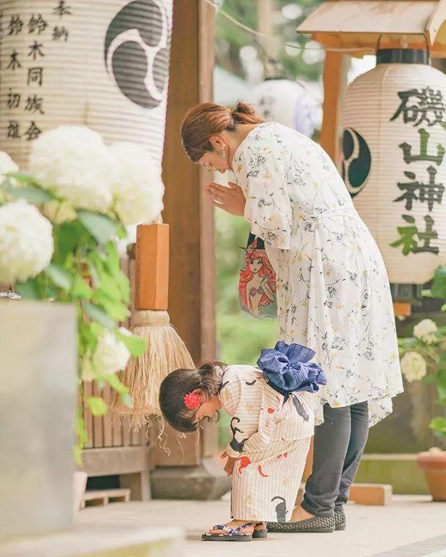 紀錄美好瞬間！攝影師爸「最愛偷拍妻女」爆紅　母女幸福日常「如同唯美電影海報」畫面充滿愛