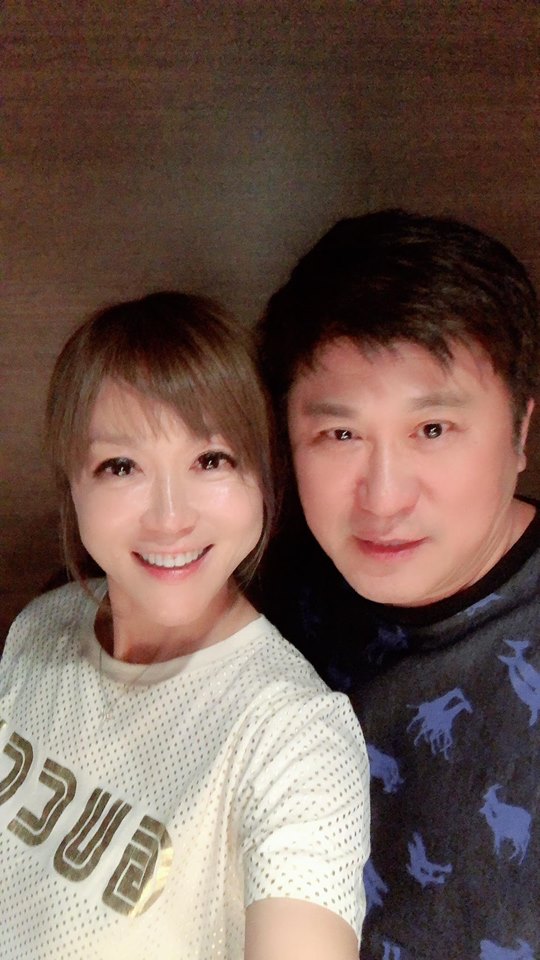 為母則強!52歲女星消失演藝圈變「類單親媽」 獨帶兒赴美求學「與丈夫分隔兩地」修漏水全靠自己