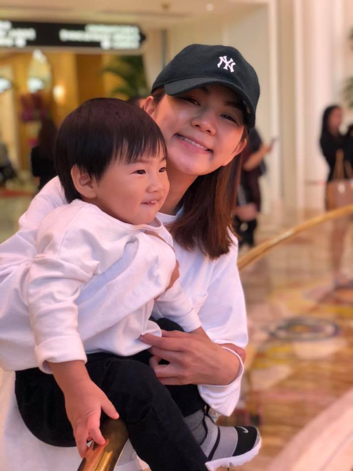 爸爸因「少一隻手」自卑！Ella坦言「從小和他不親」還會罵他　某天吵架「電話那頭父親的話」令她心碎淚崩