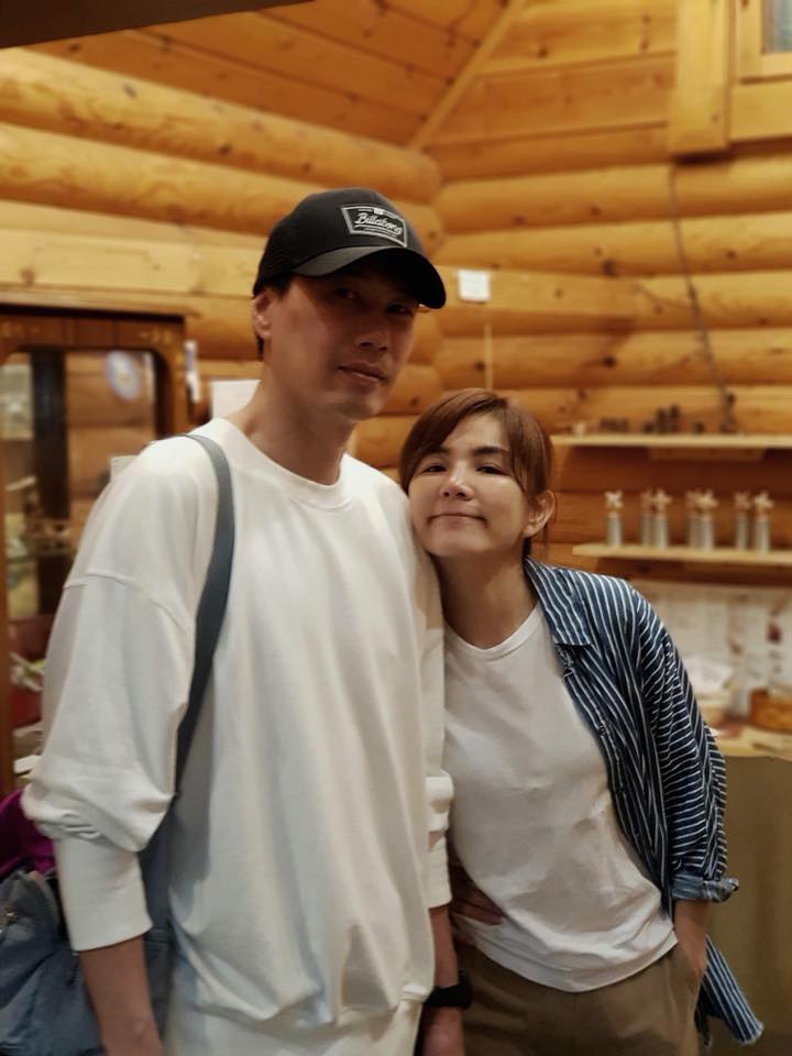 爸爸因「少一隻手」自卑！Ella坦言「從小和他不親」還會罵他　某天吵架「電話那頭父親的話」令她心碎淚崩