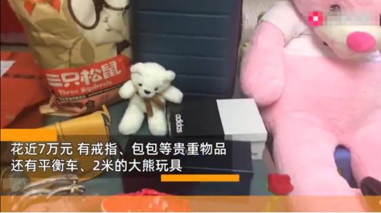 兒子玩手機意外清空「31萬購物車」！包裹堆滿客廳「爸爸大傻眼」媽卻樂歪　網笑：根本小臥底