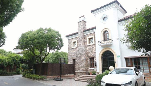 從事設計17年「買下141坪別墅」！三代同住「爸媽推開門就是花園」　「獨立衛浴藏小套間」方便老人起居