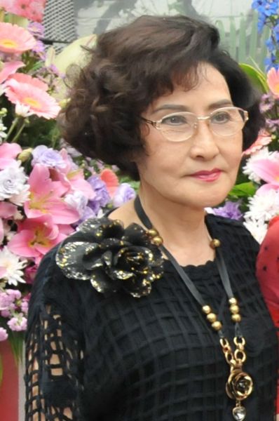 「台語片女星」單親養大3兒女「40歲告別演藝圈」　「不與子女同住」80歲賣糕餅獨居仍不退休