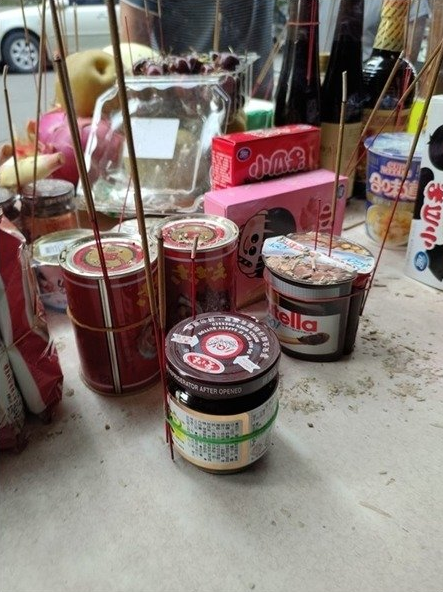 不想戳洞！網友普渡突發奇想「把香插在吸管上」一用成主顧　釣出其他網友「家裡拜拜也超聰明」
