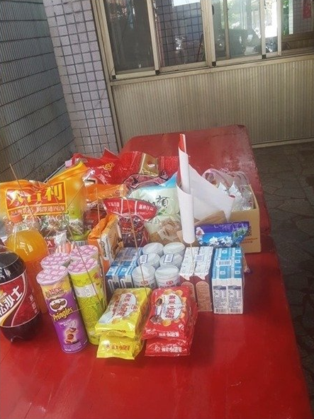 不想戳洞！網友普渡突發奇想「把香插在吸管上」一用成主顧　釣出其他網友「家裡拜拜也超聰明」
