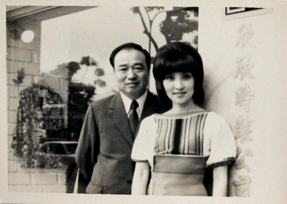 從銀幕到廚房！《大俠梅花鹿》傳奇女星白虹的華麗轉身 80歲獨居生活曝光 樂當股市糕餅達人