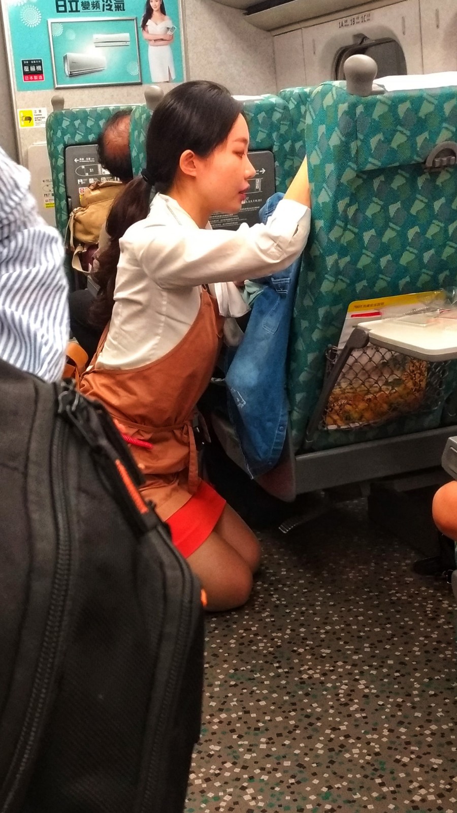 撞見女乘客情緒崩潰！高鐵女服務員「飛奔到座位旁」下秒舉動超暖　乘客目擊「過程花1小時」萬人讚翻：謝謝妳