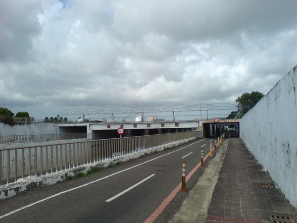開進台南地下道！5歲、7歲姊妹「突然安靜」不敢出聲　幾秒後開口「媽媽秒起雞母皮」：別亂講話