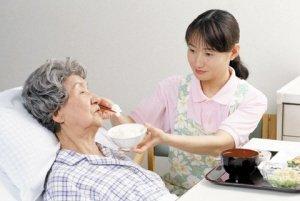 老婦連生7女被鄰居當笑柄！今女兒們「回娘家搶跟父母過年」體貼到全村超羨慕　老三再砸千萬買別墅「全家一起過」