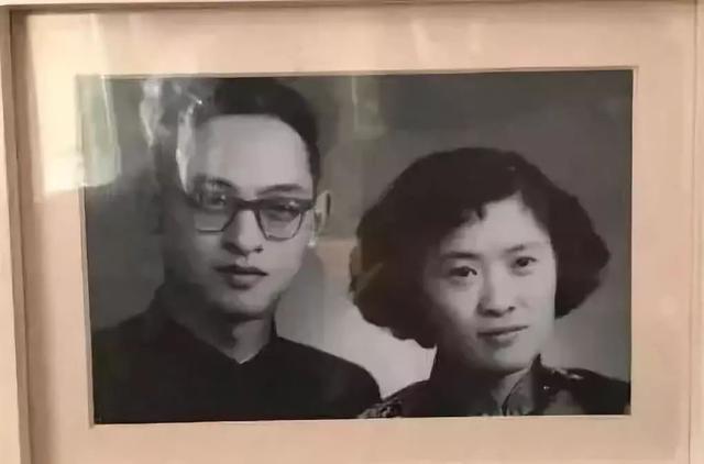 丈夫兒子相繼離去！90歲白髮嬤「賣房環遊世界」　與老友遊戲人間「自願住老人公寓」：我的心永遠18歲
