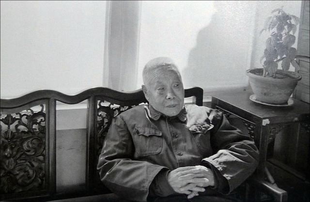 珍貴影音檔曝光！清朝最後一位太監曝「溥儀每天吃喝玩樂」　另曝「深宮妃嬪秘辛」：娘娘喜歡別人圍觀洗澡