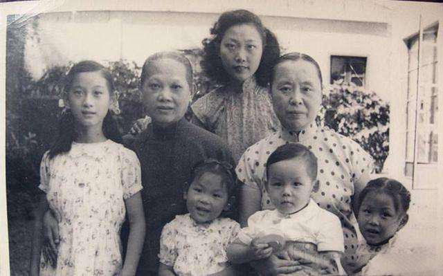 她15歲嫁給才子「7年後生子被逼離婚」兄長不準再嫁！單身30年終遇真愛「逆襲成獨立女強人」