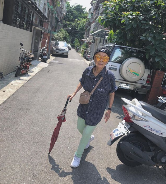 她19歲「被結婚」成6孩媽！遭丈夫背叛婚姻「88歲前都為別人活」　今91歲成最潮阿嬤出書：人生沒有太晚