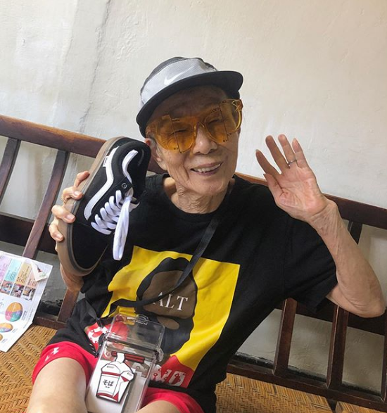 她19歲「被結婚」成6孩媽！遭丈夫背叛婚姻「88歲前都為別人活」　今91歲成最潮阿嬤出書：人生沒有太晚