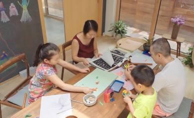 凝聚家人心！一家四口「10年不開冷氣沒網路」生活曝光　「與孩子同住60坪房」不沉迷電子產品