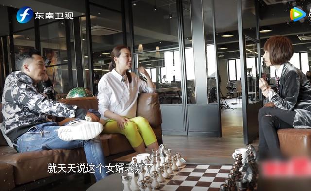 甄子丹愛上小自己18歲的汪詩詩，自稱一見鍾情，求婚時手都在抖！