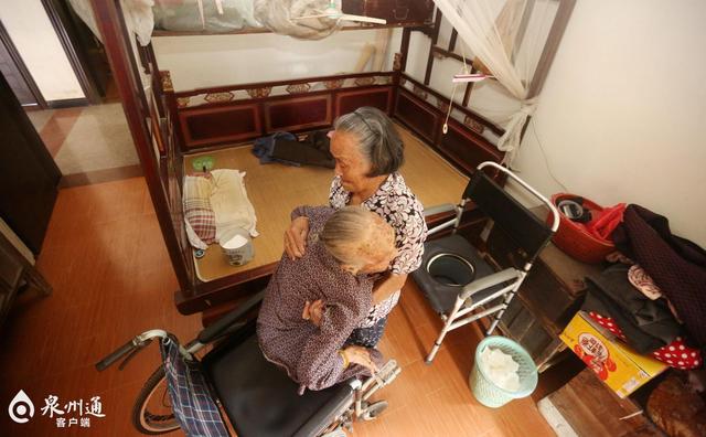 養我小伴您老！阿婆「30歲認養女」謹記恩情　富家認親不回「30年無悔長照」反哺至今養母已107歲