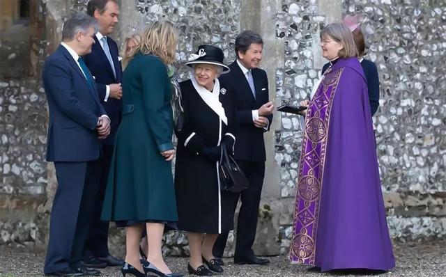 93歲英女王「人生態度」豁達，面對至親好友離去，有眼淚有歡笑也有歉意！