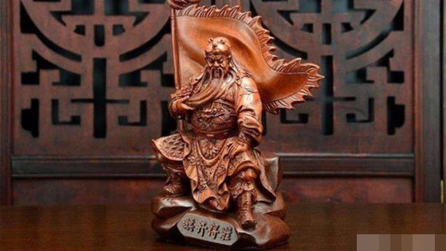 揭秘關公雕像為何總是閉眼？老匠人透露：「睜眼代價太大，背後藏有深意」