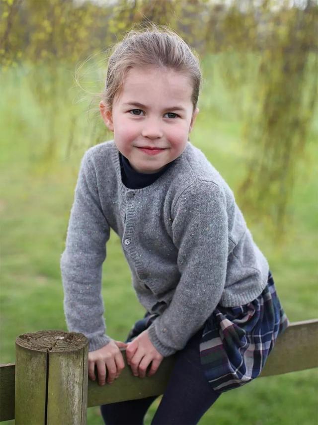 原來夏洛特不是普通公主,她將擁有「不尋常新頭銜」,像女王一樣稀有!