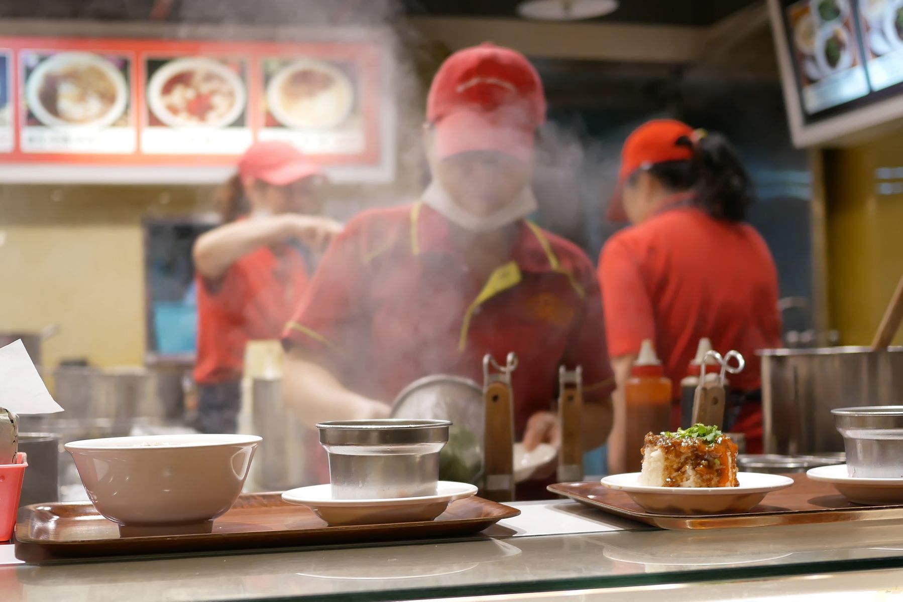 怎麼這麼貴！到雲林買2盒飯「只淋肉汁要100元」當場傻眼　網友「發聲力挺店家」：沒有被坑