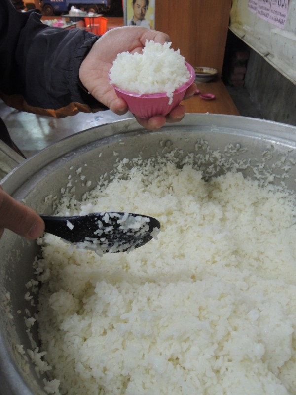 怎麼這麼貴！到雲林買2盒飯「只淋肉汁要100元」當場傻眼　網友「發聲力挺店家」：沒有被坑