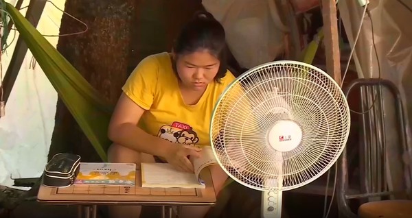 父逝三口擠7坪鐵皮屋！貧女樹下苦讀上名校「心中藏有小心願」　教育部長「超霸氣回應」盼為單親媽買大房