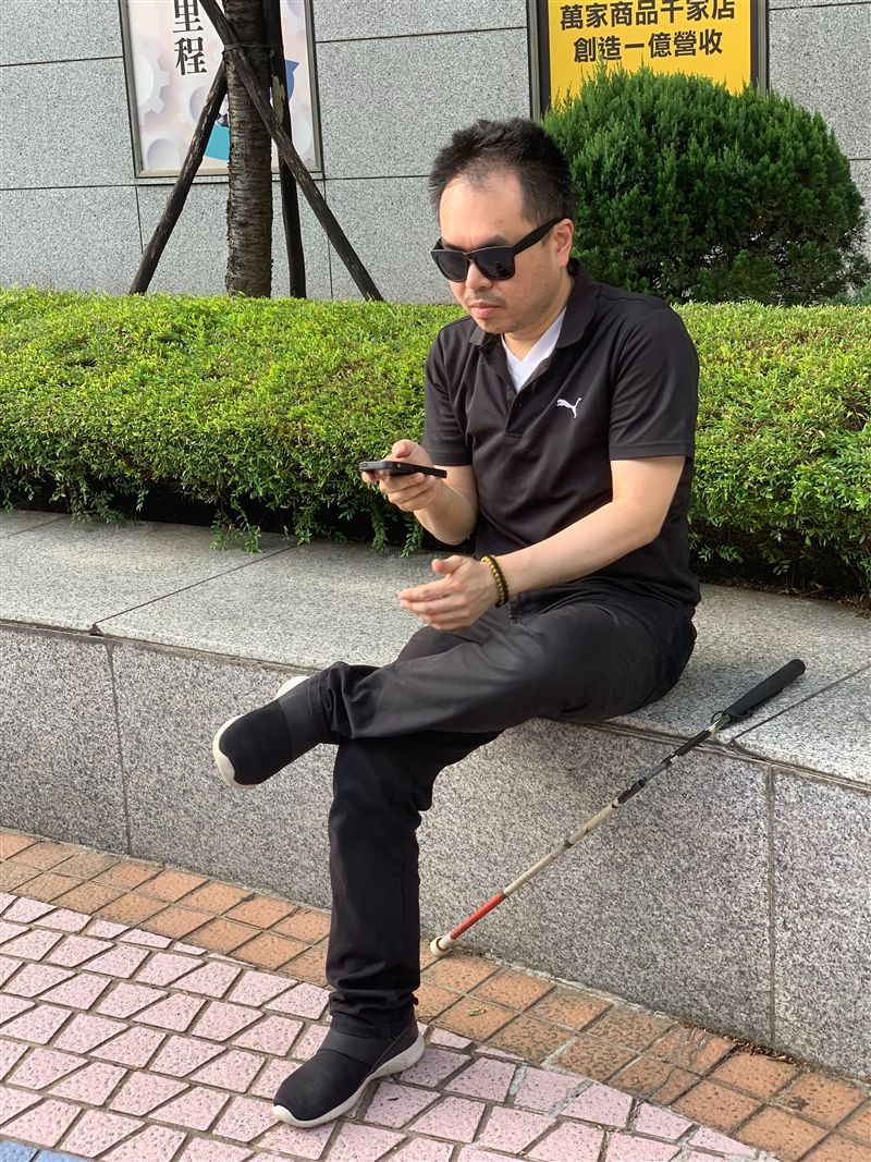 一夕失去所有！「28歲人生勝利組」突失明被未婚妻拋棄　「花2年動手術仍看不見」今近況曝光網全佩服
