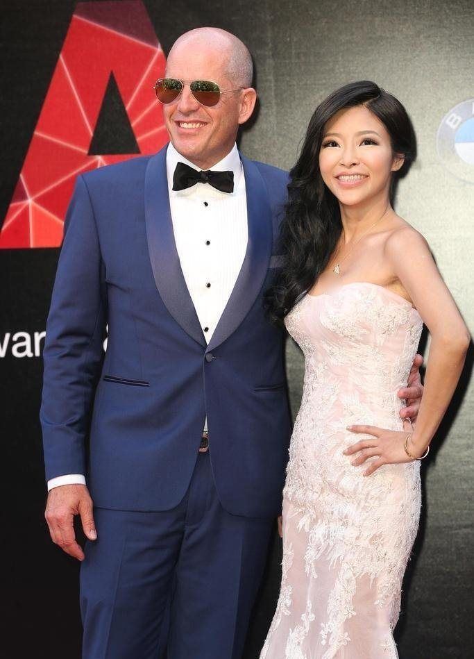 李愛綺洋老公「當眾談賣妻」笑喊買1送9　她變臉嗆「嫌我家人是拖油瓶？」：連我的出身也嘲諷