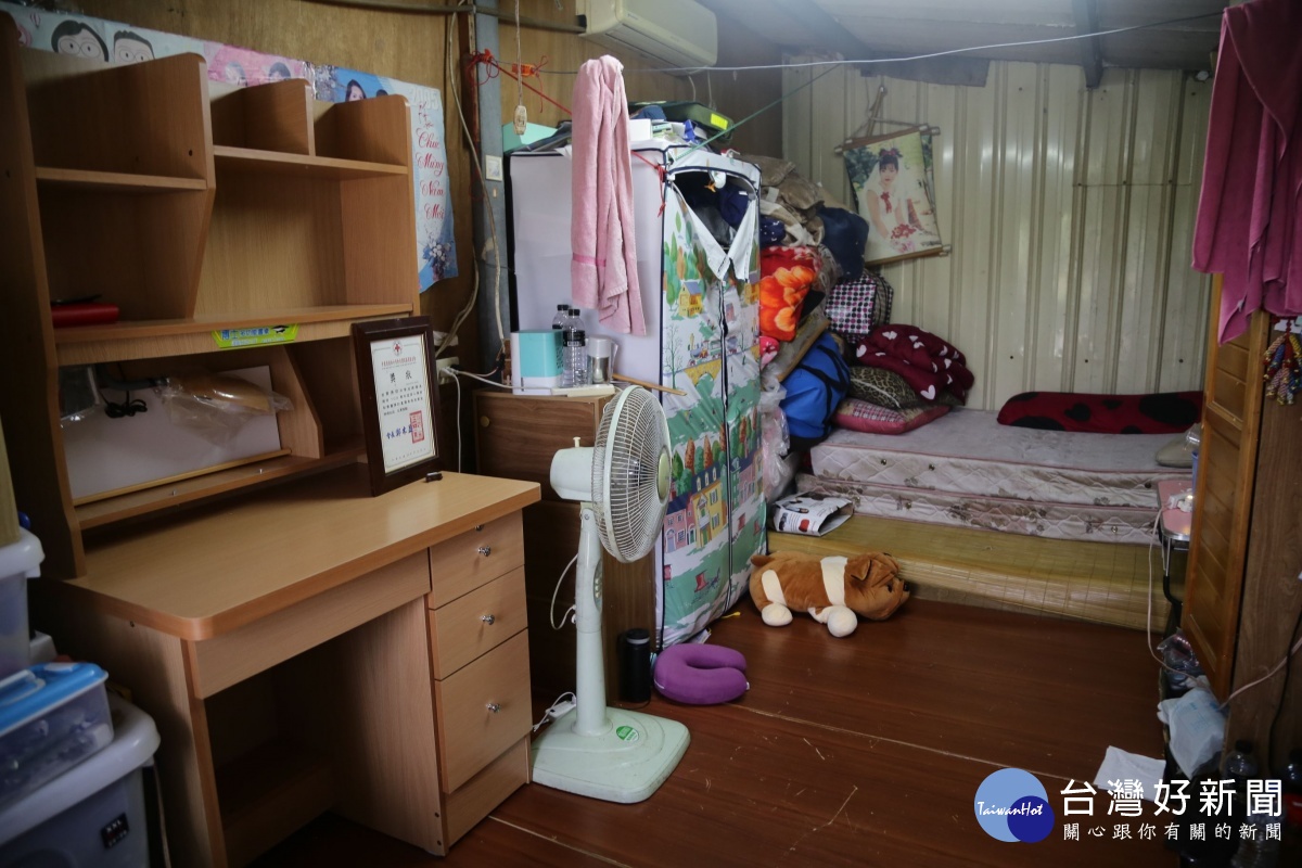 沒錢補習！15歲貧女擠漏水房屋「靠苦讀考上第一志願」　房東霸氣「5年房租全免」把溫暖傳出去