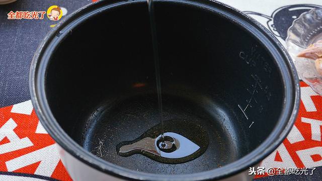 把「一整隻雞+1顆橙子」放進電鍋    簡單做出美味好吃「鮮橙燜雞」