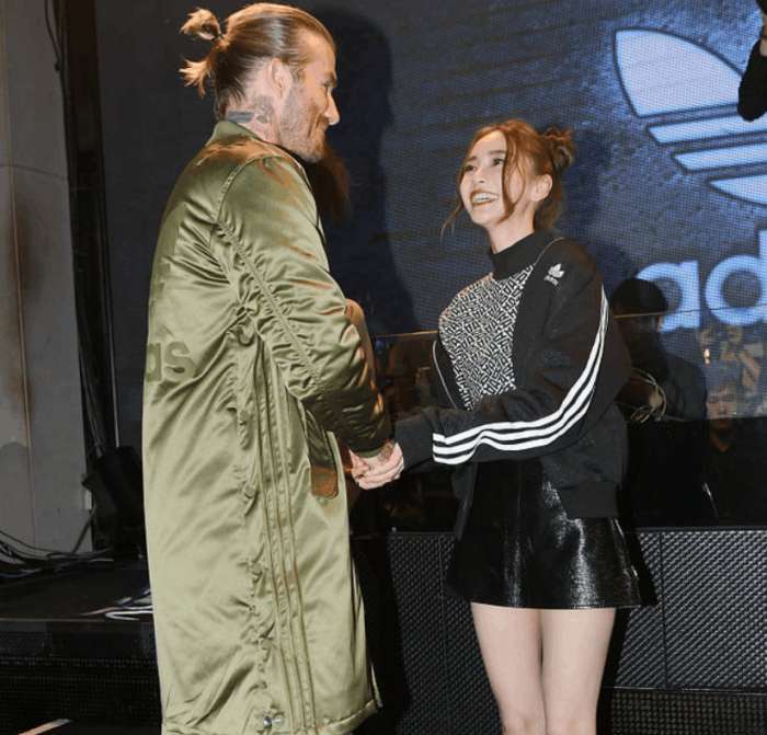 時隔2年!baby再見貝克漢姆 「傻妞已變女王范兒」 兩人深情對視cp感十足!