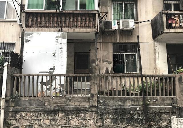 小資女神翻新「18坪破舊老住宅」改造後模樣曝光！最後「髒亂內裝→無印風小公寓」被讚爆：陽台超美