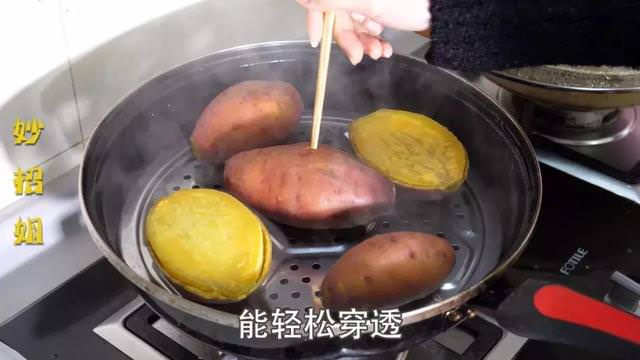 「蒸地瓜」很多人第一步就做錯了！應該「水燒開，地瓜再下鍋」才會香甜細膩好吃