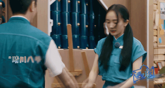 楊冪首曬童年照片，擺同款pose身高矚目，「嬌萌可愛的樣子」跟小糯米太像了：基因真是強大