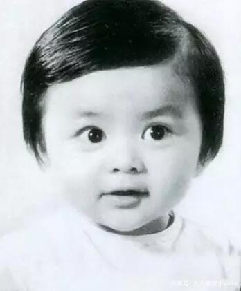 關之琳當年的「眼睛」有多美？她瞟一眼過來　是男人都會「自作多情起來」美得驚心動魄