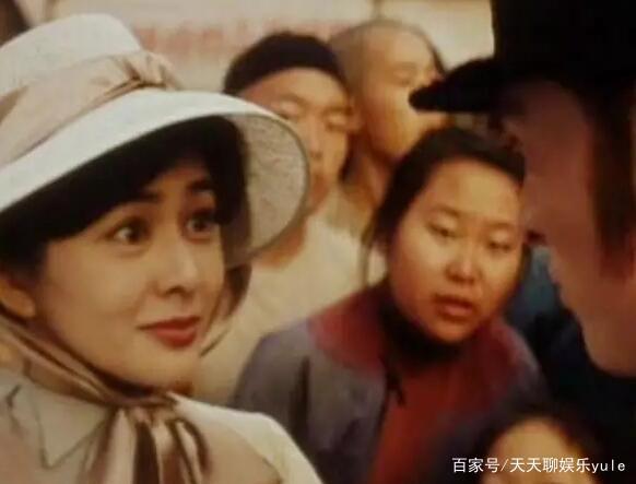 關之琳當年的「眼睛」有多美？她瞟一眼過來　是男人都會「自作多情起來」美得驚心動魄