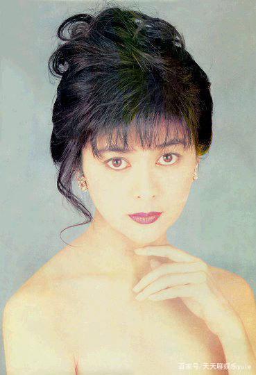關之琳當年的「眼睛」有多美？她瞟一眼過來　是男人都會「自作多情起來」美得驚心動魄