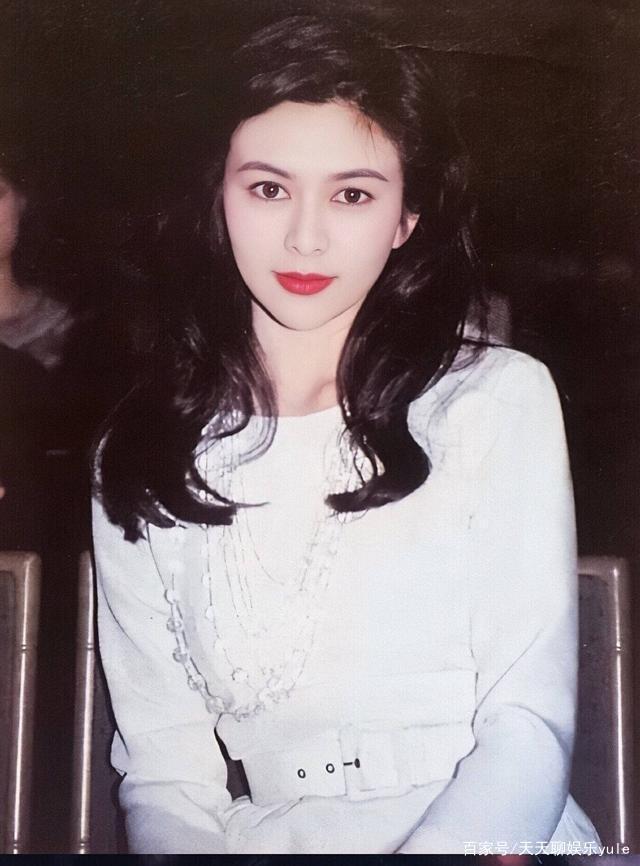 關之琳當年的「眼睛」有多美？她瞟一眼過來　是男人都會「自作多情起來」美得驚心動魄