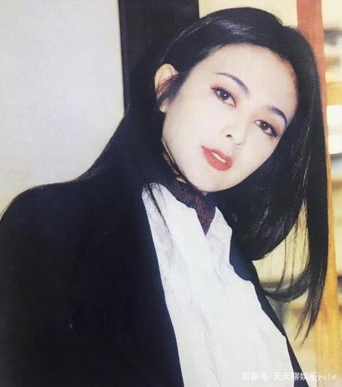 關之琳當年的「眼睛」有多美？她瞟一眼過來　是男人都會「自作多情起來」美得驚心動魄