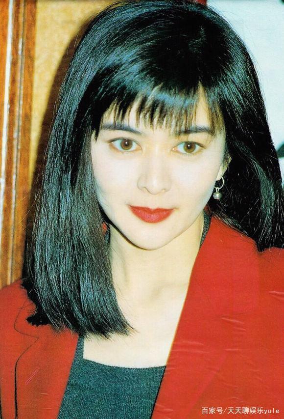 關之琳當年的「眼睛」有多美？她瞟一眼過來　是男人都會「自作多情起來」美得驚心動魄