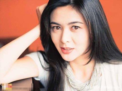 關之琳當年的「眼睛」有多美？她瞟一眼過來　是男人都會「自作多情起來」美得驚心動魄