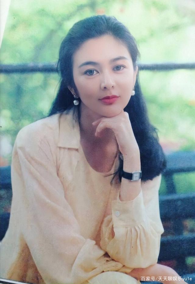 關之琳當年的「眼睛」有多美？她瞟一眼過來　是男人都會「自作多情起來」美得驚心動魄