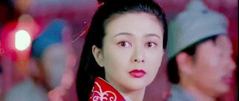 關之琳當年的「眼睛」有多美？她瞟一眼過來　是男人都會「自作多情起來」美得驚心動魄