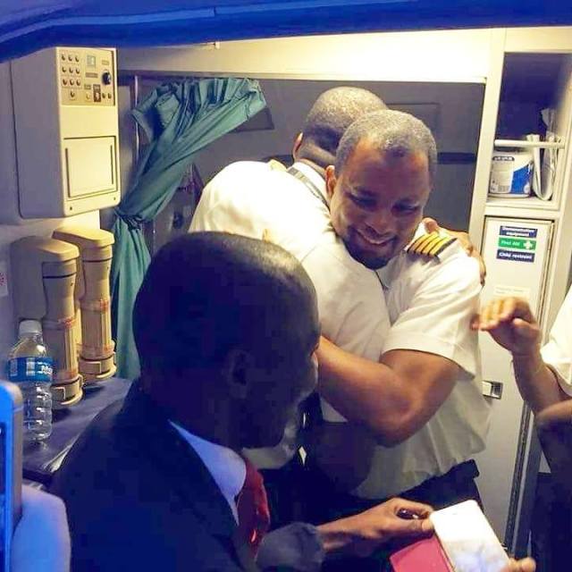 非洲男到「航空公司當清潔員」從來不馬虎　沉潛24年「逆襲當上機師」：我一直在默默學習！