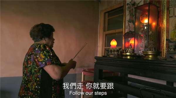吵了一輩子！8旬嬤「卻牢記老伴生前隨口玩笑」堅持帶遺照圓夢　「一路奇怪舉動曝光」網鼻酸：他從沒離開