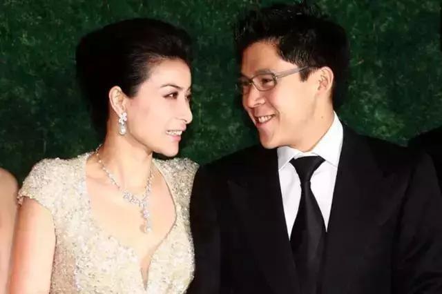 高圓圓產後3個月曝光！氣質依舊少女感十足：幸福的婚姻，都在誇獎出來的