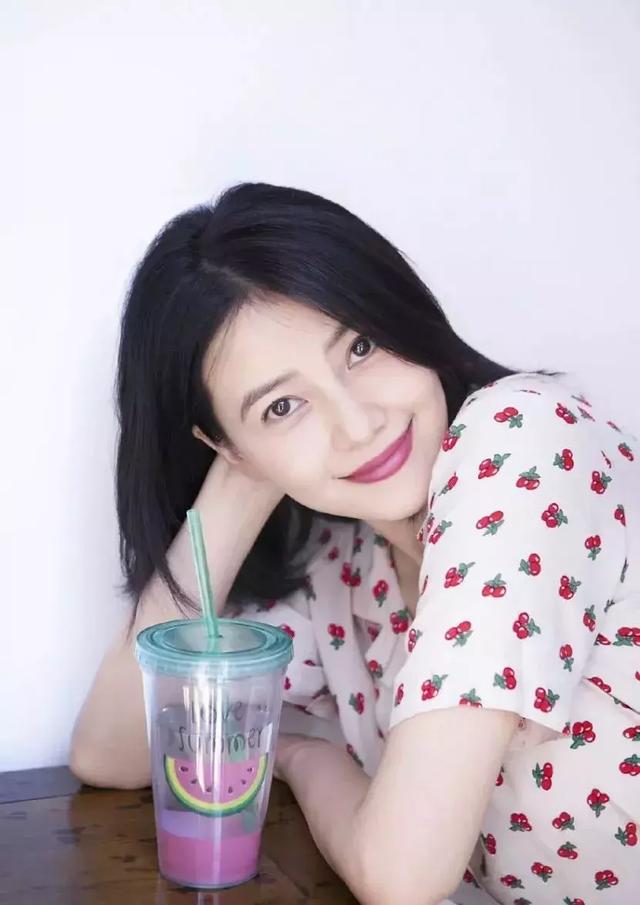 高圓圓產後3個月曝光！氣質依舊少女感十足：幸福的婚姻，都在誇獎出來的