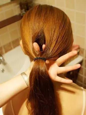 夏天女孩子必學「4款紮頭髮」的方法   簡單好看又涼爽