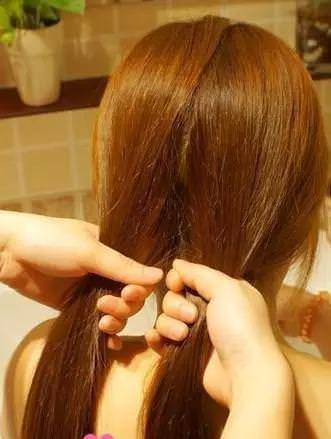 夏天女孩子必學「4款紮頭髮」的方法   簡單好看又涼爽